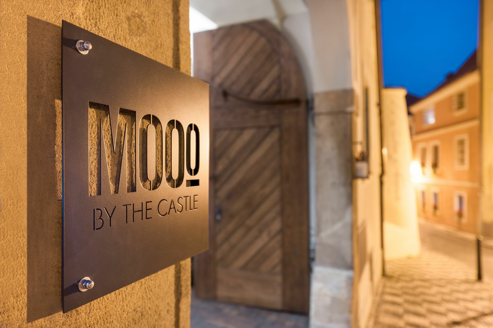 Апарт отель Mooo By The Castle Прага Экстерьер фото